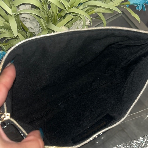 YVES SAINT LAURENT Beauté Black Cosmetic Pouch - Picture 8 of 9